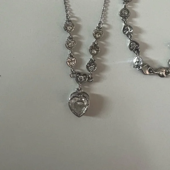 Avon Silver Heart Necklace and Bracelet Set - Picture 10 of 10